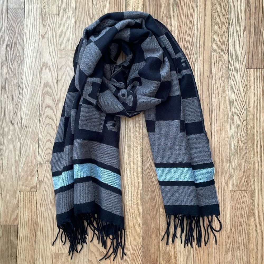PINK Victoria’s Secret Blanket Scarf